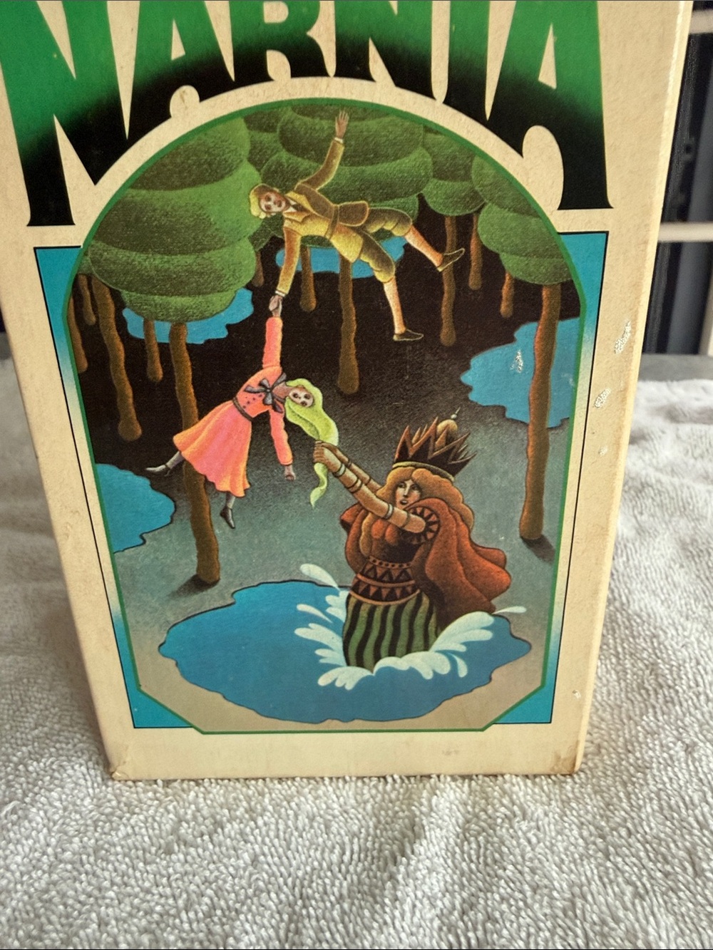 The Chronicles of Narnia Illustrated Cover - Multicolor